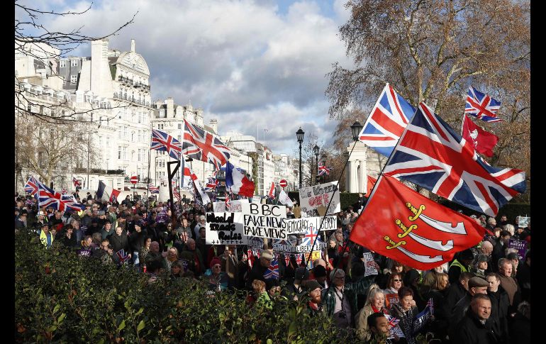 Manifestantes se expresan a favor del 