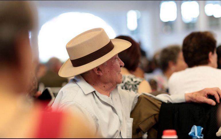 El programa estatal de Atención a los Adultos Mayores tiene 28 mil 368 beneficiarios y para el pago del mes de diciembre la pasada administración dejó 37 millones 598 mil pesos presupuestados. NTX / ARCHIVO