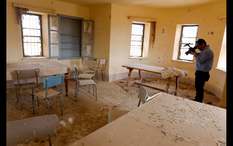 Un periodista recorre el interior del templo franciscano.