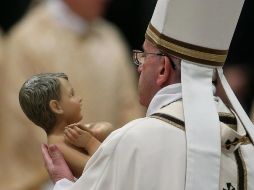 El 24 de diciembre, en la solemnidad de la Navidad del Señor, el líder católico presidirá la santa misa de Nochebuena, en la basílica vaticana. EFE / ARCHIVO