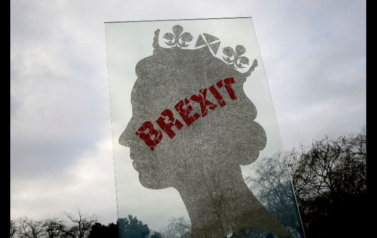 Una escultura del artista Matt Marga fue vandalizada con un mensaje del 