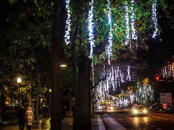 Durante esta temporada, aumenta la venta de productos como bebidas alcohólicas, confecciones y electrónicos, así como juguetes. EFE/M. Cruz