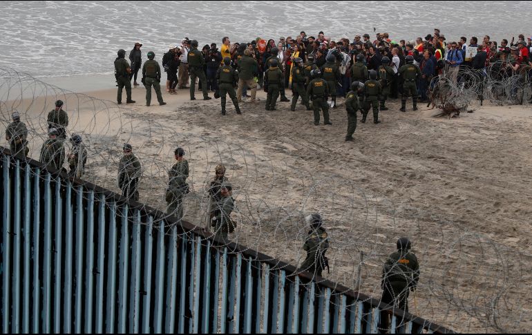 Unos dos mil 200 soldados permanecerán en Texas, mil 650 en California y mil 350 en Arizona. AP/R. Blackwell