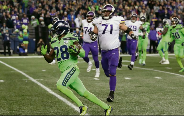Justin Coleman (#28) anotó tras recuperar un balón suelto en el último cuarto con el que Seattle aseguró el triunfo. AP. T. Warren