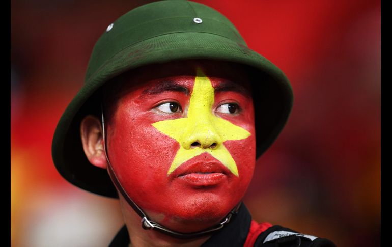 Un aficionado de Vietnam apoya a su equipo en la final de futbol de la Copa Suzuki 2018 ante Malasia, disputada en Kuala Lumpur. AFP/M. Rasfan