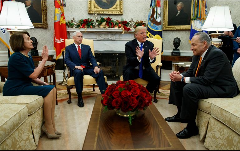 Trump ha exigido que en ese presupuesto se incluyan cinco mil millones de dólares para construir el muro en la frontera con México. AP / E. Vucci