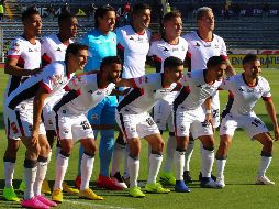 En una muestra de solidaridad todo el plantel se trasladó a las oficinas del empresario Mario Mendivil para buscar respuestas del porqué de los atrasos. MEXSPORT / ARCHIVO