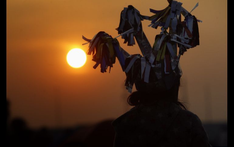 Un peregrino de Chichiquila se ve al amanecer. EFE/S. Gutiérrez