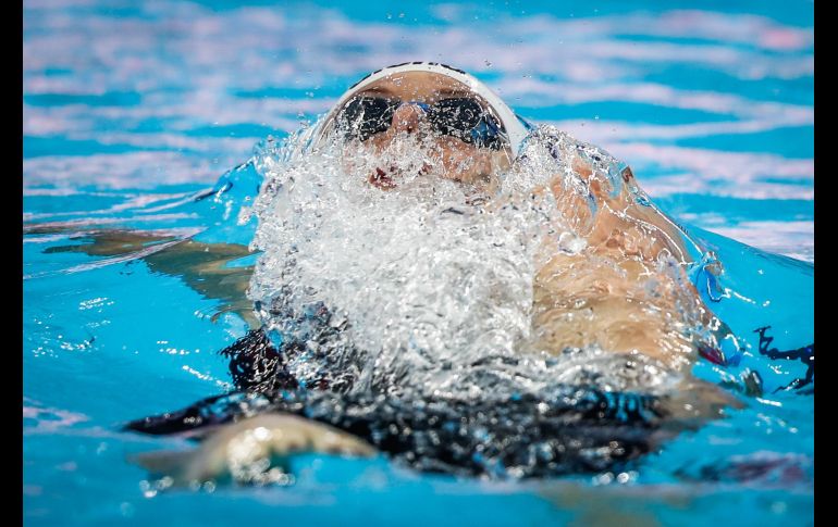 La húngara Katinka Hosszu compite en la final de los 100 metros espalda del Campeonato Mundial de Natación en Piscina Corta, disputado en Hangzhou, China. EFE/R. Pilipey