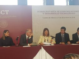 Salma Jalife habla durante una presentación ante miembros de la industria. TWITTER/@AlPachecoVa