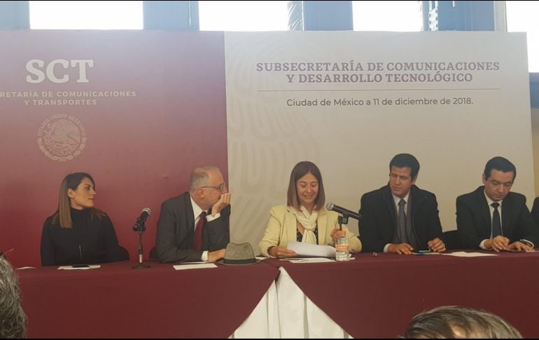 Salma Jalife habla durante una presentación ante miembros de la industria. TWITTER/@AlPachecoVa