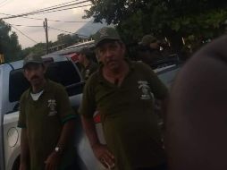 Un centenar de autodefensas tomó las instalaciones de la Policía Municipal de Petatlán, desarmó a los agentes y tomó el control de la seguridad. TWITTER