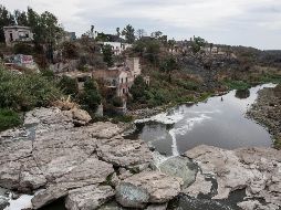 Aún con la macroplanta de tratamiento de El Ahogado en operaciones, los desechos industriales en el Río Santiago continúan afectando a miles de personas. EL INFORMADOR / ARCHIVO