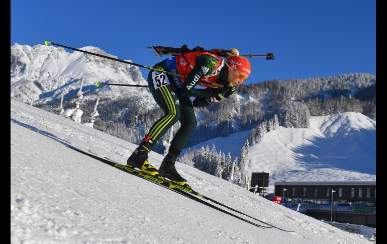 La alemana Karolin Horchler compite en los 7.5 kilómetros individuales en la Copa Mundial de Biatlón, disputada en Hochfilzen, Austria. AP/K. Joensson