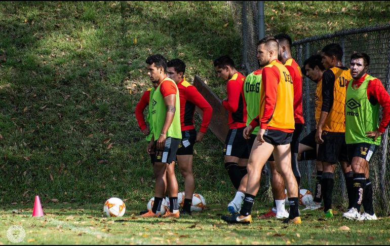 El conjunto de la UdeG continúa su preparación en La Primavera; se medirá al Tampico Madero, León, Xolos, San Luis y tentativamente al Cruz Azul. TWITTER / @LeonesNegrosCF