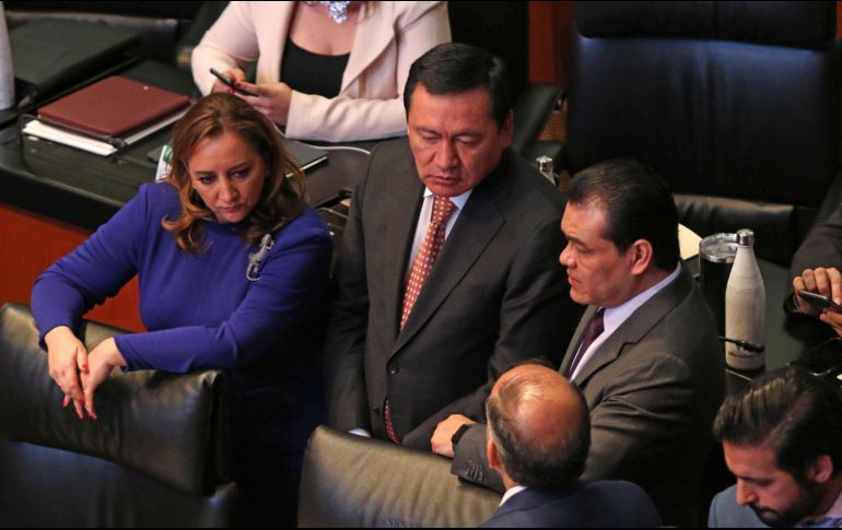 Zepeda (der) señaló que su salida de dicha comisión puede ser por la próxima discusión de la terna para ocupar la vacante de la SCJN. SUN / C. Mejía