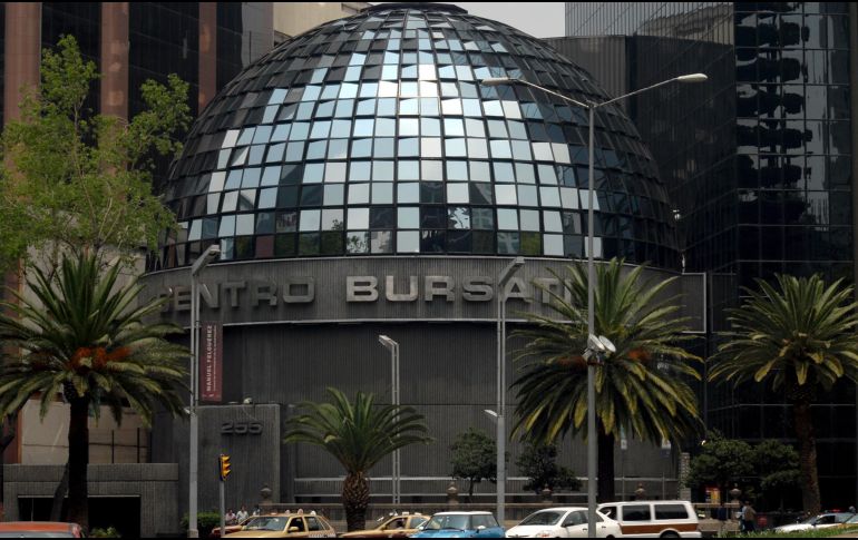 En el mercado accionario local se opera con un volumen de 12.8 millones de títulos, por un importe económico de 407.7 millones de pesos. NTX / ARCHIVO