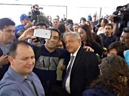 Andrés Manuel López Obrador en el Aeropuerto Internacional de la Ciudad de México, a la espera de salir rumbo a Mérida. NTX / A. Monroy