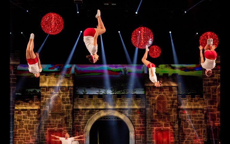 Los integrantes del ''Christmas Tattoo 2018'' actúan durante el ensayo general del espectáculo en Basilea, Suiza. EFE/P. Straub