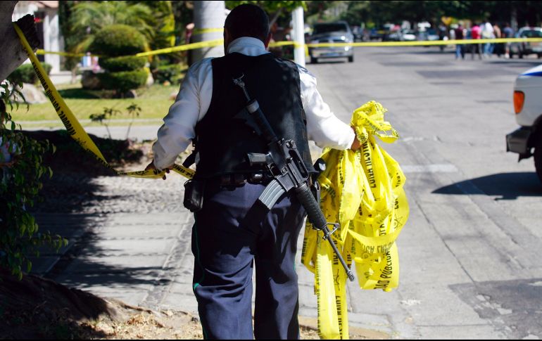 Elementos de la Fiscalía y el Instituto Jalisciense de Ciencias Forenses realizaron las diligencias correspondientes. EL INFORMADOR/ARCHIVO