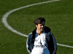 El técnico del Real Madrid, Santiago Solari, durante el entrenamiento en Valdebebas, en la víspera del partido. EFE/E. Naranjo