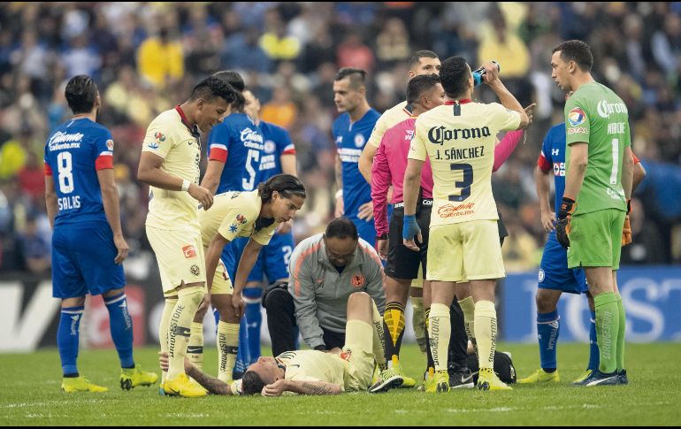 Mateus salió del cotejo ante Cruz Azul a los 54 minutos, tras un fuerte choque con Igor Lichnovsky. MEXSPORT