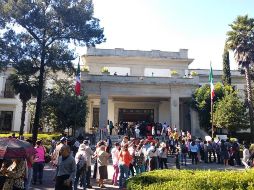 El servicio de mantenimiento y conservación de Los Pinos costó casi 10 millones en 2012, que el sistema de riego y tratamiento de agua potable es uno de los gastos constantes que se ejerce para mantener los amplios jardines del recinto.  TWITTER/ @73_rau