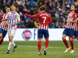 Antoine Griezmann (c) celebra luego de cobrar un penal durante el encuentro. AFP / C. Manso