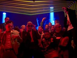 En el video  aparece el artista urbano, junto a un grupo de personas, interpretando la canción y disfrutando en una discoteca. YOUTUBE