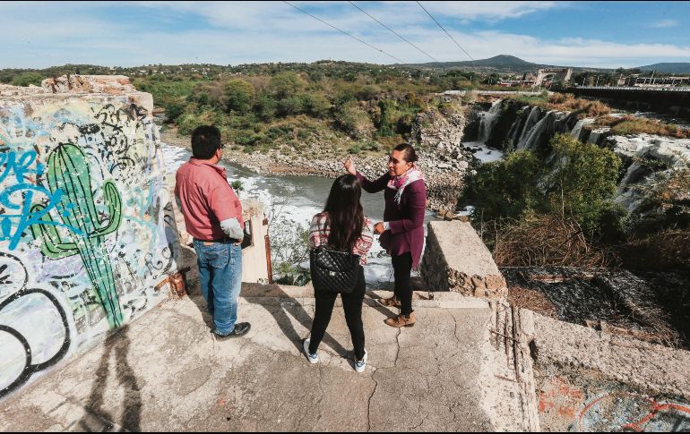 Durante una década, Graciela González (derecha) ha padecido de todo por defender su lugar de origen; incluso ha sido exiliada de él. EL INFORMADOR / G. Gallo