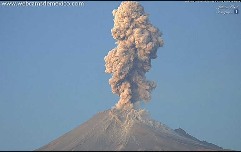 Recomiendan a la población cubrir los depósitos de agua para evitar que se contamine por la caída de ceniza. TWITTER / @LUISFELIPE_P