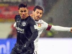 Luego de sufrir una lesión que lo dejó fuera de acción casi tres meses, Salcedo volvió a jugar con el Eintracht la semana pasada. EFE/A. Babani