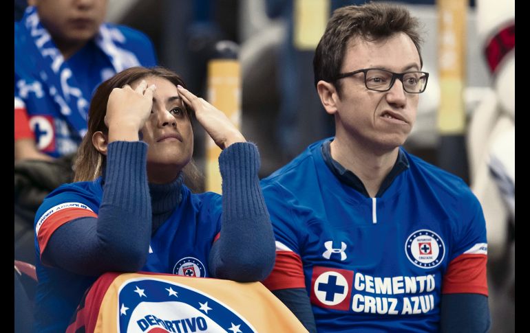 Aficionados de La Máquina lucieron cabizbajos por la derrota de su equipo. MEXSPORT