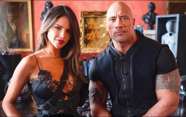 Eiza lució un vestido de color negro con toques de lencería en la parte de arriba. INSTAGRAM / eizagonzalez