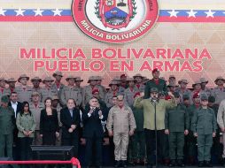 Maduro pidió a los militares venezolanos desarrollar labores preventivas ante “cualquier movimiento extraño de grupos paramilitares o infiltrados”. AFP/Presidencia de Venezuela