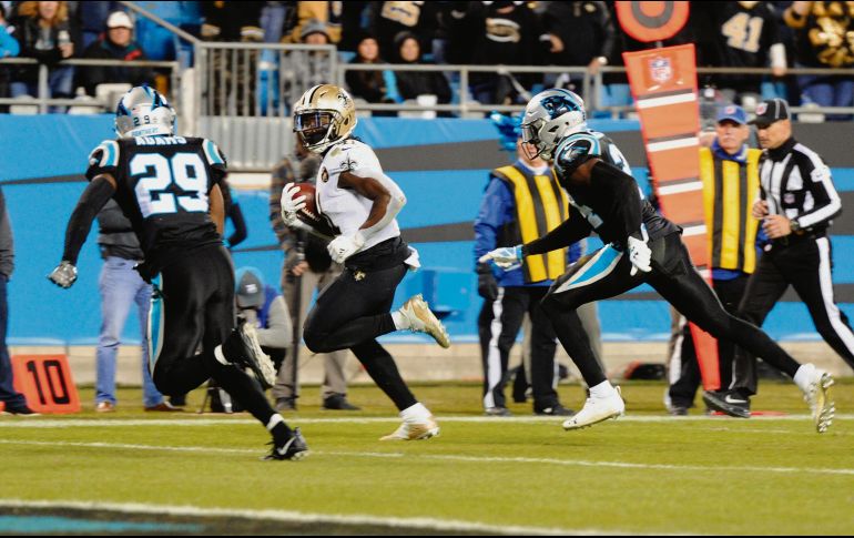 Aunque la ofensiva de los Saints no fue la de costumbre, Alvin Kamara mostró destellos y logró conseguir la anotación del triunfo de su equipo. AP / McCarn