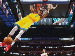 Giannis Antetokounmpo dominó los encestes por los Bucks e impidió una remontada de Detroit. AFP / G. Shamus