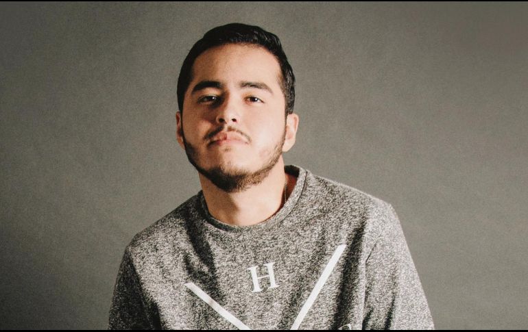 El violinista mantiene firmes las metas desde que abandonó su hogar. AFP