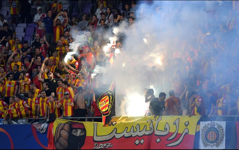 Por los africanos acudieron unos dos mil aficionados, quienes se mostraron más ruidosos que los mexicanos. AFP / G. Cacace