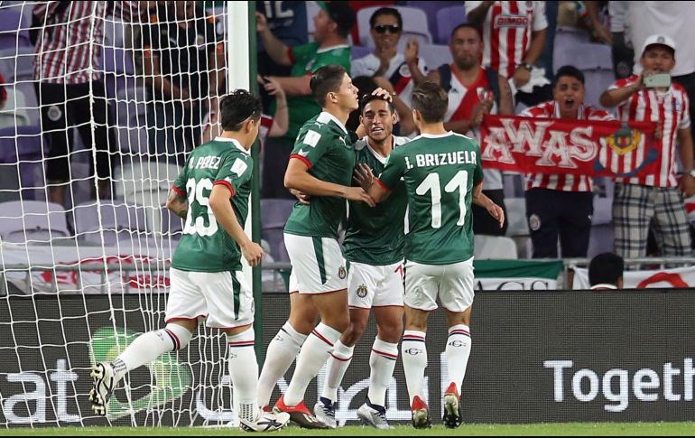 Chivas se puso adelante de forma temprana gracias a un penalti decretado por el VAR y que Gael Sandoval hizo efectivo. EFE / M. Khaled