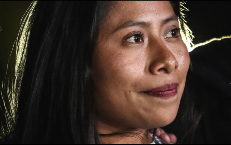 Yalitza Aparicio dice que ahora que más mujeres la ven como un modelo a seguir, ella lo toma con calma.  TWITTER / @ROMACuaron