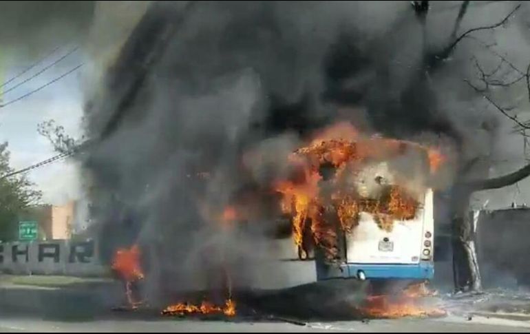 Bomberos de Tlajomulco lograron sofocar el incendio alrededor de las 13:30 horas. ESPECIAL / Protección Civil Tlajomulco