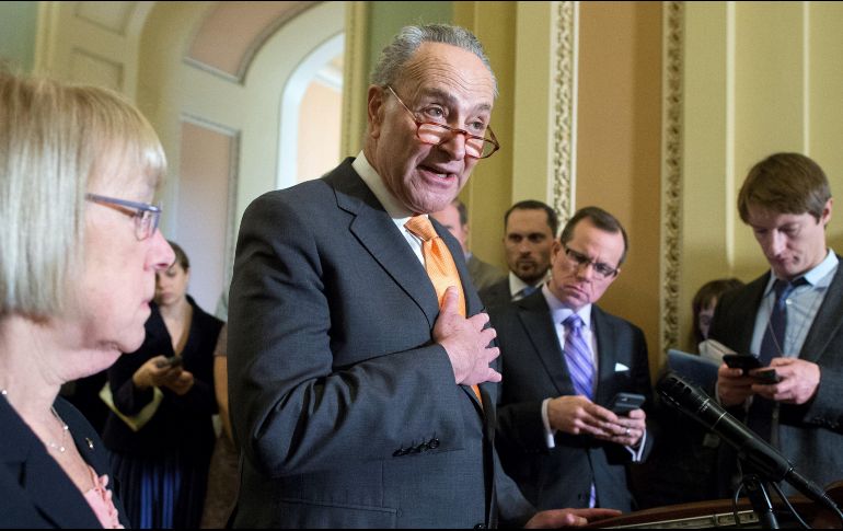 Charles Schumer, líder de los senaodres demócratas, que proponen un año de financiamiento para el Departamento de Seguridad interna o un plan temporal de gastos para las agencias que tienen su presupuesto pendiente.EFE/M. Reynodls