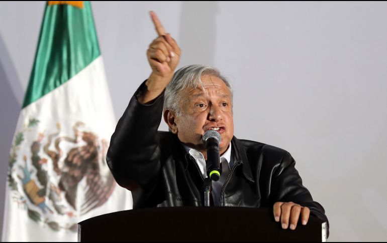 ''No vamos nosotros a simular, esto no es el Porfiriato o los tiempos posteriores, de que la Constitución se respetaba en la forma y se violaba en el fondo, o sea hay que cumplir lo que establece'', dice el Mandatario. SUN /