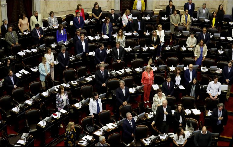 El gobierno de Macri acudió al FMI en medio de una aguda depreciación de la moneda y una inflación sin control. EFE/J. Roncoroni