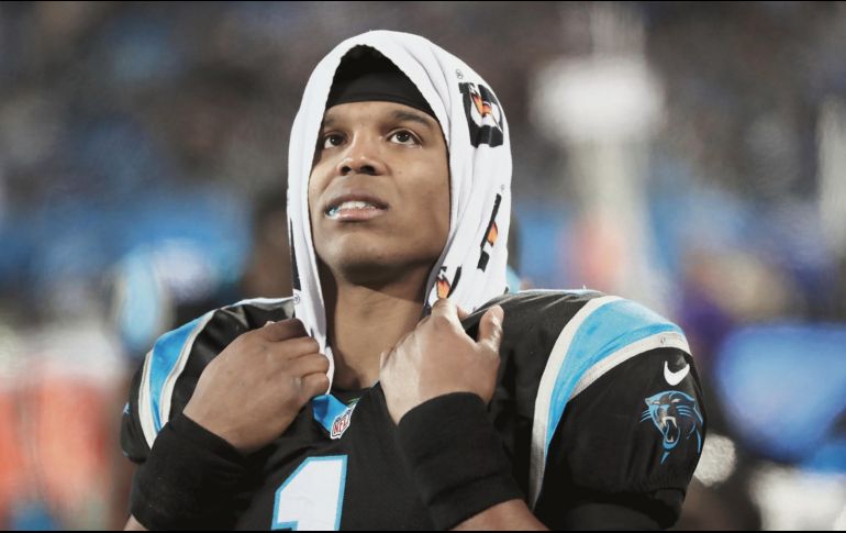 Cam Newton no ha mostrado mucho con su brazo esta temporada. En los últimos seis juegos ha lanzado nueve intercepciones. AFP / S. Lecka