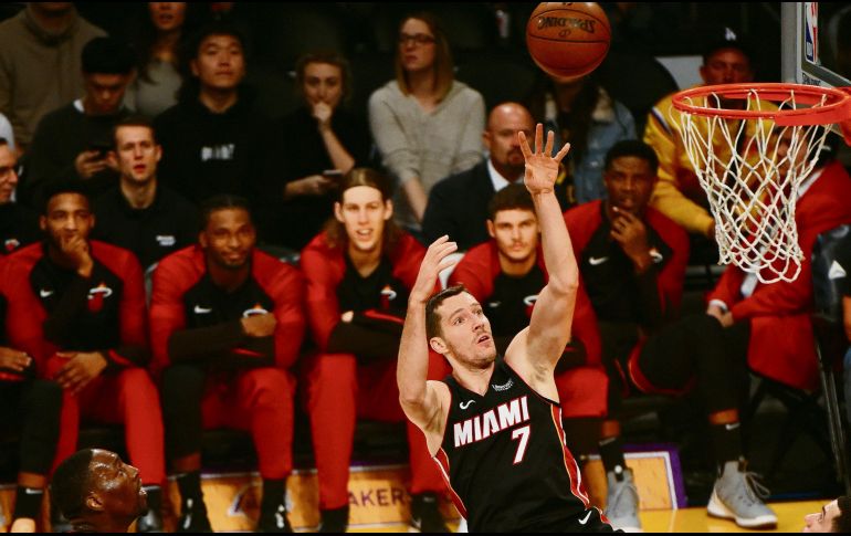 La última vez que Dragic (#7) jugó esta temporada fue el 10 de diciembre ante los Lakers de Los Ángeles. AFP / A. Pantozzi