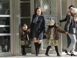 El capo, al ver a sus hijas, se mostró emocionado y alegre e intercambió besos, gestos cariñosos y saludos y, si fuera o no una estrategia, fue efectiva, ya que los miembros del jurado se mostraron conmovidos con la escena. EFE / ARCHIVO