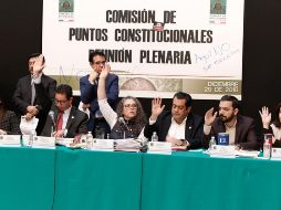 Por la mañana, los diputados federales se reunieron en el lobby del edificio E, pero al regresar del receso que avalaron con el fin de redactar un nuevo dictamen consensuado, integrantes de algunas ONG ya habían tomado el sitio para que no pudieran continuar con el debate. SUN / A. Salinas