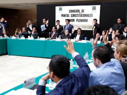 En estos momentos continúan en la presentación de reservas por parte de los integrantes que permanecieron en la Comisión. SUN / A. Salinas